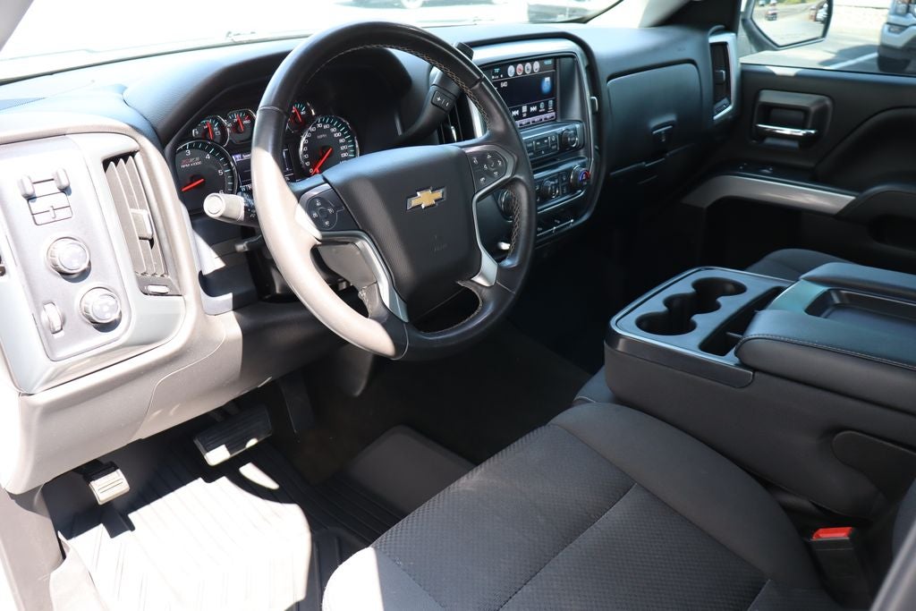 2017 Chevrolet Silverado 1500 — interior view