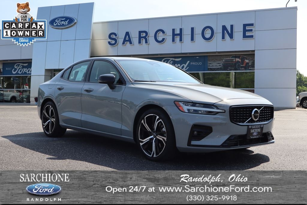 2024 Volvo S60 B5 Core Dark Theme in Vapour Gray Metallic — front three-quarter view